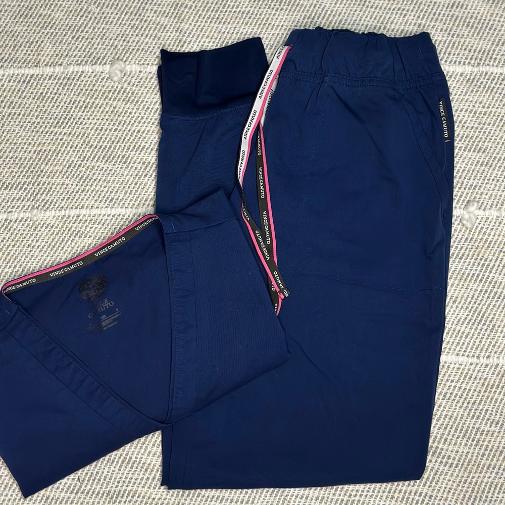 🩷 Vince Camuto scrub set 🩷